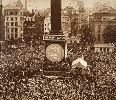 Capodanno, Trafalgar Square, 1919. Il Victory Loan era un